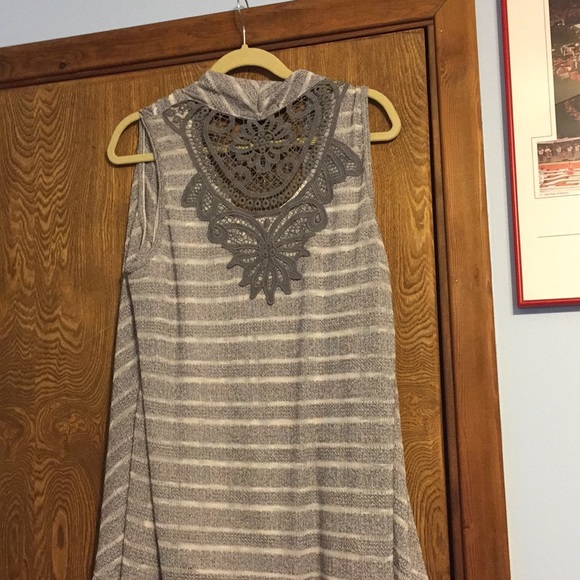 Top - Picture 2 of 2